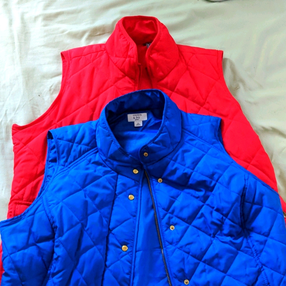 2 thin puffer/quilted vests